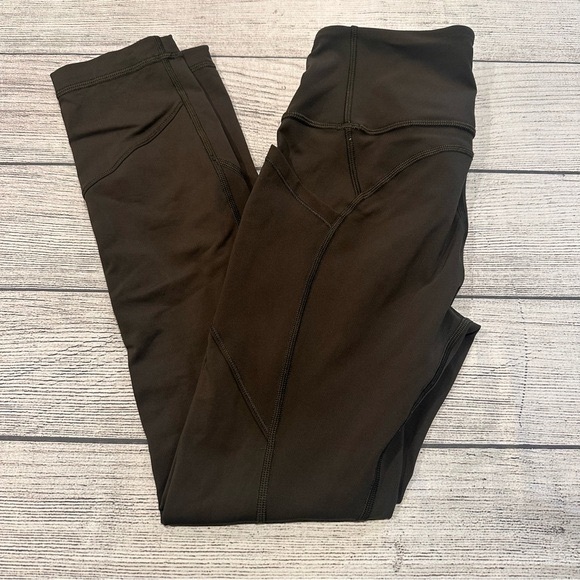 🍋Women’s Lululemon All The Right Places 23” Crop size 4🍋 - Picture 1 of 11